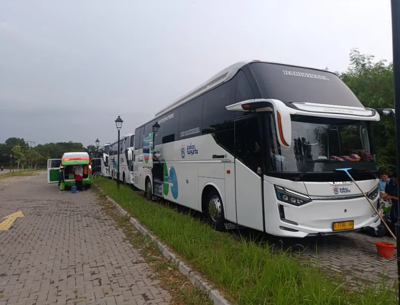 Sewa Bus Pariwisata Depok Terbaik untuk Wisata, Study Tour, dan Perjalanan Rombongan