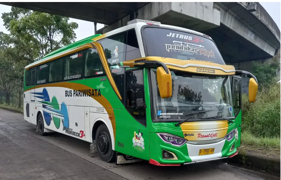 Sewa Bus Pariwisata Purwakarta Murah, Nyaman &amp; Profesional untuk Wisata Rombongan